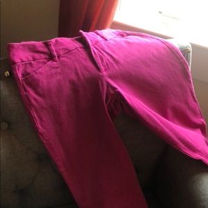 Cute Old Navy cropped Pixie pants in Fuscia